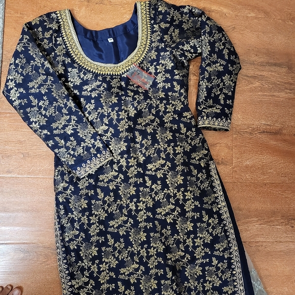 Pakistani sharara dress (3 pc) - Picture 4 of 9